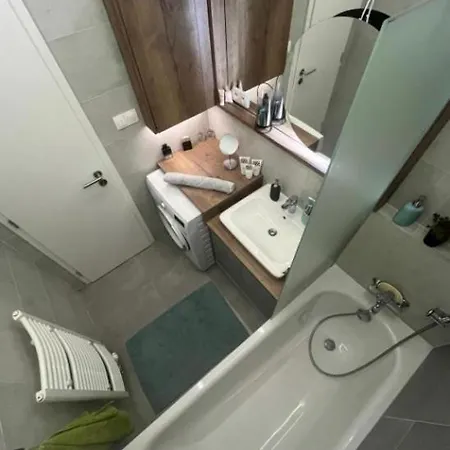 Cozy Close To The Center Apartment *