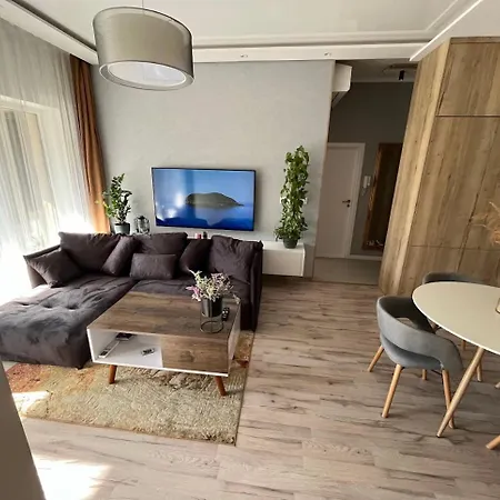 Cozy Close To The Center Apartment